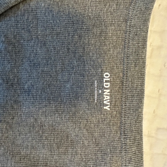 Old Navy Scoop Neck Ribbed Tee – Gray – Size M – Gently Used - Picture 3 of 5